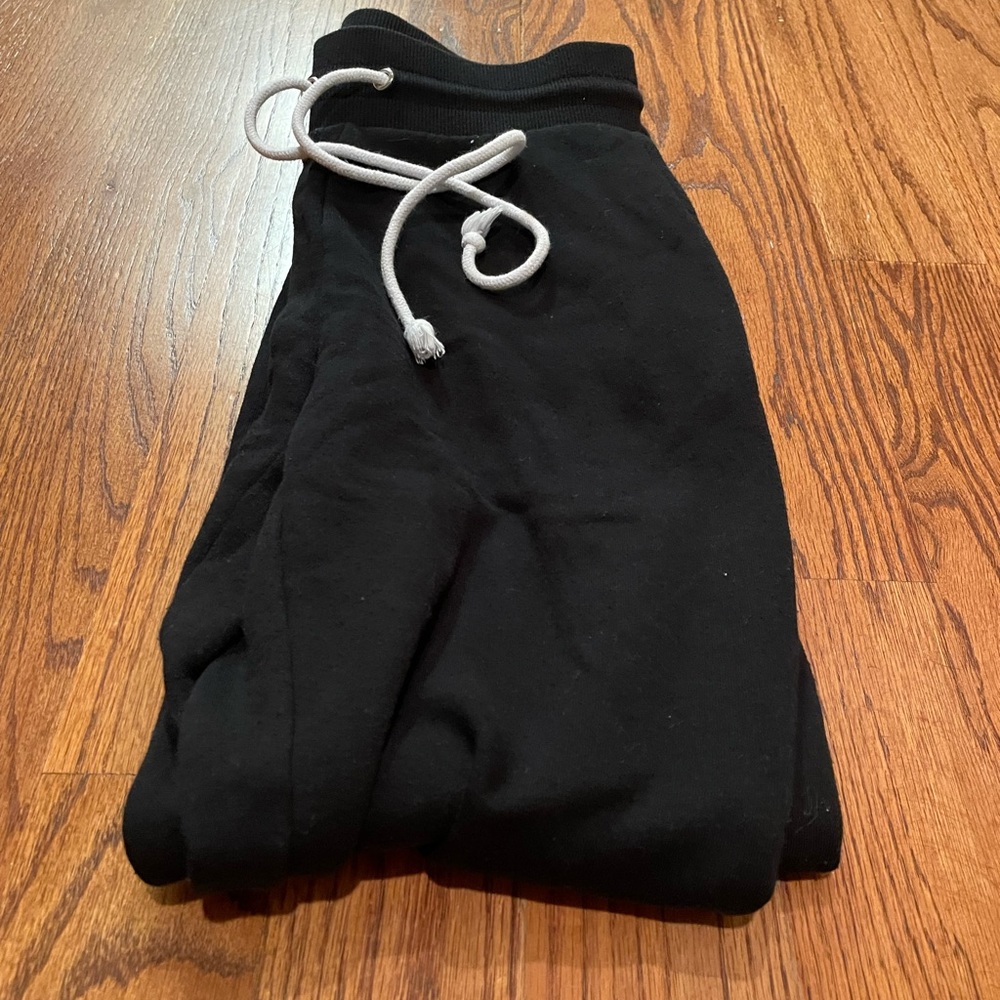 BLACK SWEATPANTS